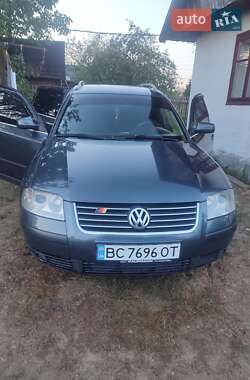 Універсал Volkswagen Passat 2001 в Новояворівську