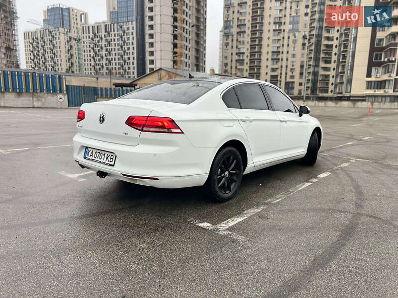 Седан Volkswagen Passat 2015 в Києві