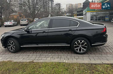 Седан Volkswagen Passat 2017 в Львове