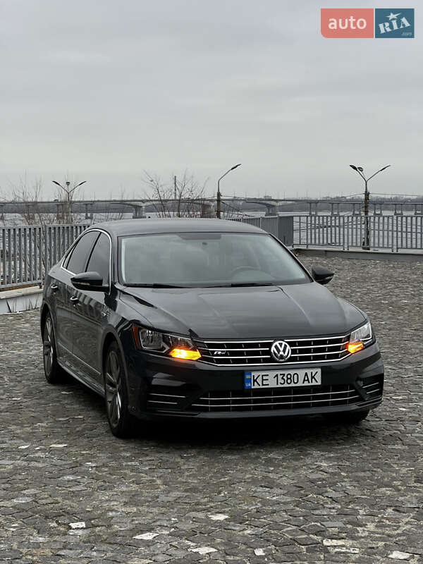 Седан Volkswagen Passat 2016 в Дніпрі