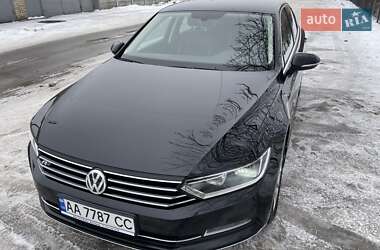 Седан Volkswagen Passat 2016 в Киеве