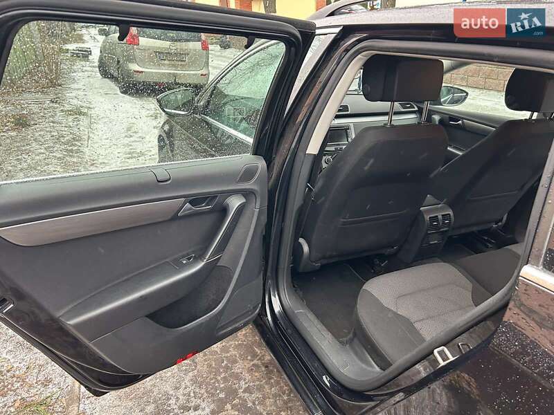Універсал Volkswagen Passat 2013 в Гостомелі