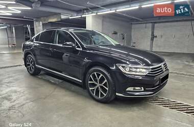 Седан Volkswagen Passat 2018 в Киеве