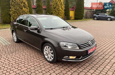 Седан Volkswagen Passat 2011 в Львові