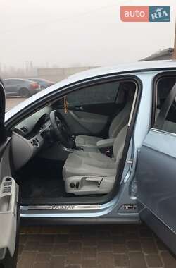 Седан Volkswagen Passat 2006 в Теофиполе