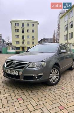 Седан Volkswagen Passat 2008 в Днепре