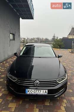 Седан Volkswagen Passat 2016 в Києві