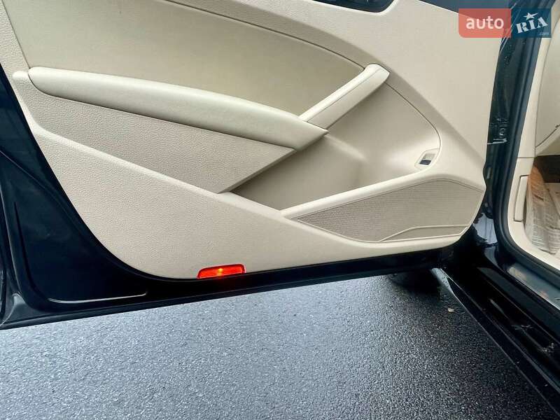 Седан Volkswagen Passat 2015 в Житомирі