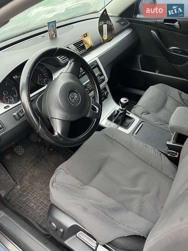 Седан Volkswagen Passat 2010 в Одессе