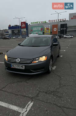 Седан Volkswagen Passat 2012 в Днепре