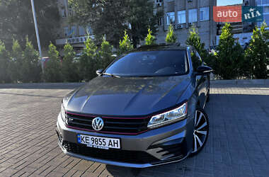 Седан Volkswagen Passat 2018 в Днепре