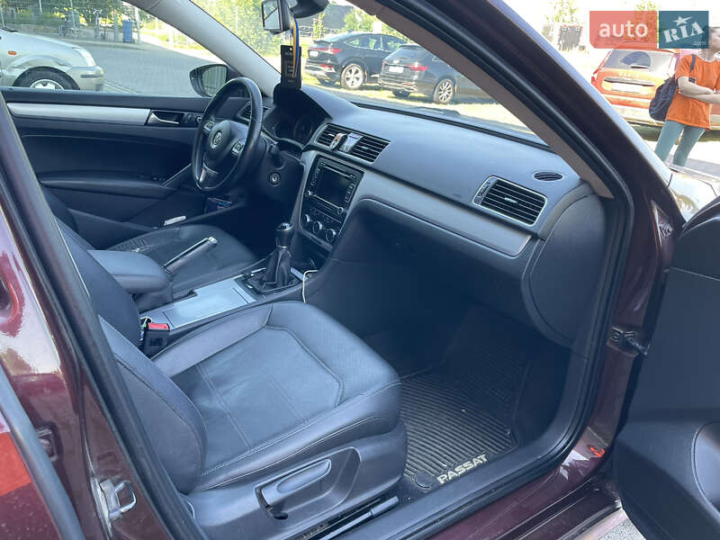 Седан Volkswagen Passat 2012 в Шаргороді
