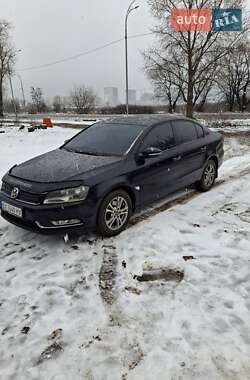 Седан Volkswagen Passat 2012 в Києві