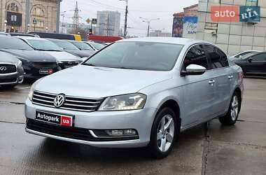 Седан Volkswagen Passat 2011 в Харкові