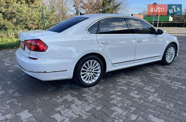 Седан Volkswagen Passat 2016 в Ужгороді