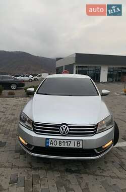 Седан Volkswagen Passat 2012 в Хусте