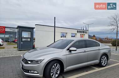 Седан Volkswagen Passat 2015 в Мукачевому