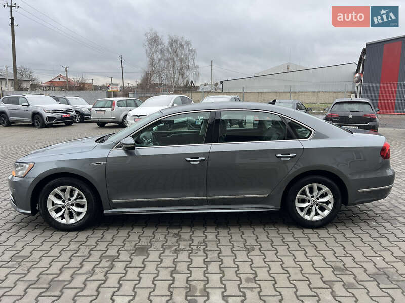 Седан Volkswagen Passat 2017 в Луцке