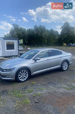 Седан Volkswagen Passat 2015 в Самборі