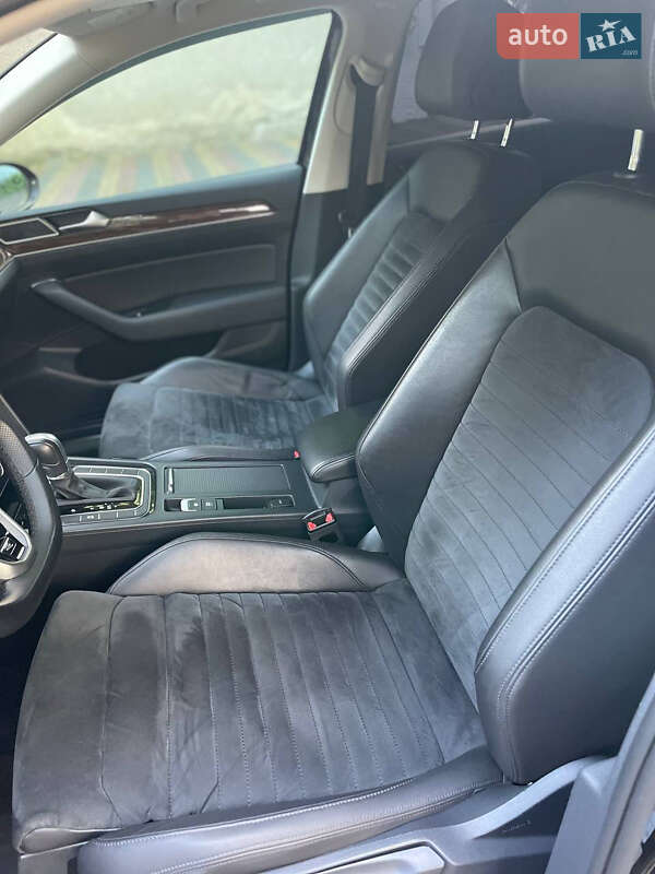 Седан Volkswagen Passat 2015 в Чернівцях