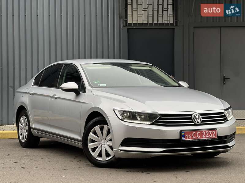 Седан Volkswagen Passat 2019 в Ужгороді