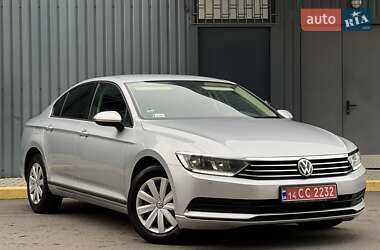 Седан Volkswagen Passat 2019 в Ужгороді