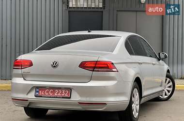 Седан Volkswagen Passat 2019 в Ужгороді