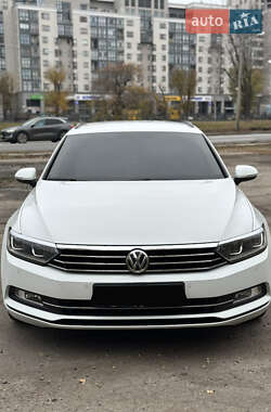 Універсал Volkswagen Passat 2015 в Харкові