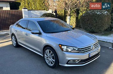 Седан Volkswagen Passat 2016 в Киеве