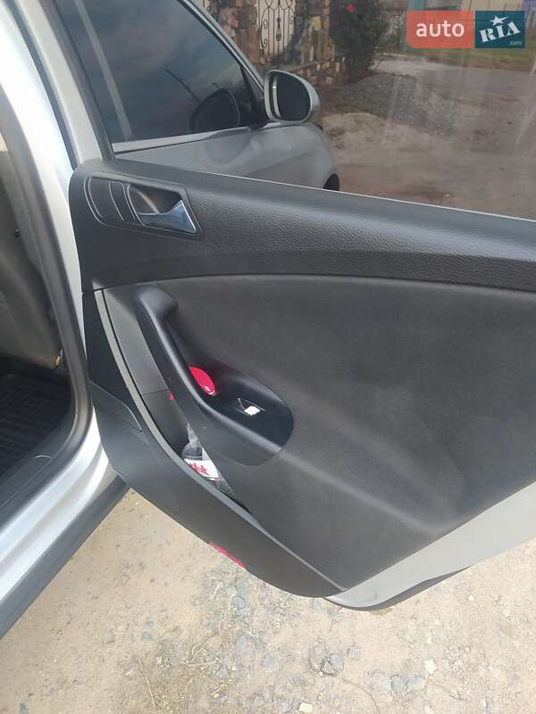 Седан Volkswagen Passat 2005 в Гайвороні