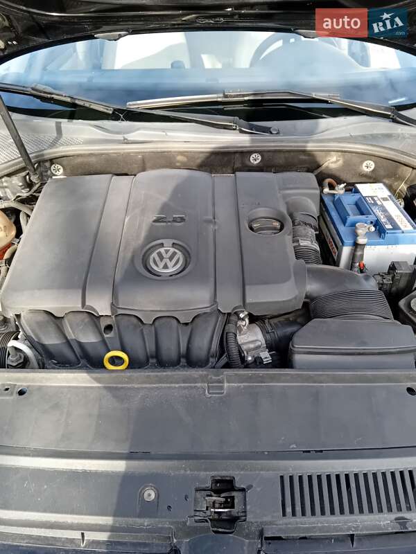 Седан Volkswagen Passat 2013 в Чернівцях
