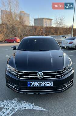 Седан Volkswagen Passat 2017 в Киеве