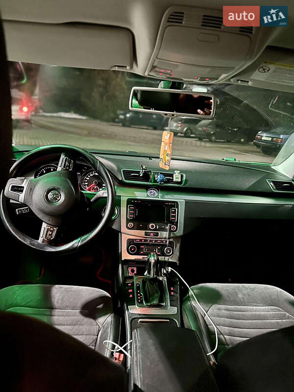 Универсал Volkswagen Passat 2011 в Старом Самборе