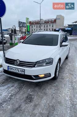 Універсал Volkswagen Passat 2011 в Житомирі