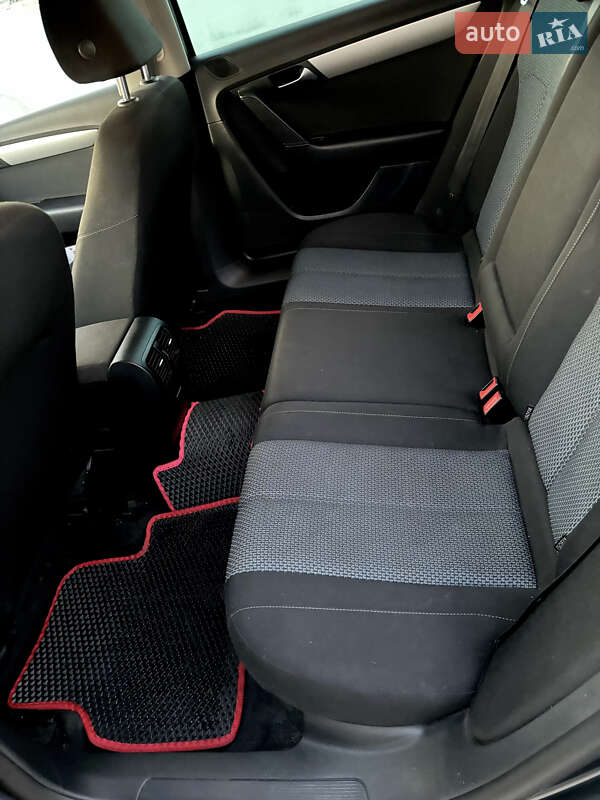 Универсал Volkswagen Passat 2014 в Киеве фото 6 Универсал Volkswagen Passat 2014 в Киеве