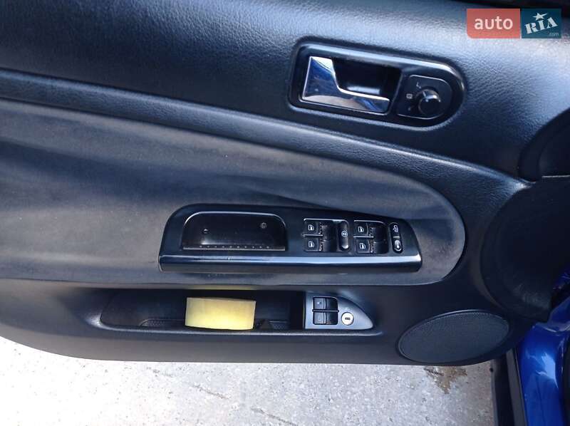 Седан Volkswagen Passat 2001 в Ходореві