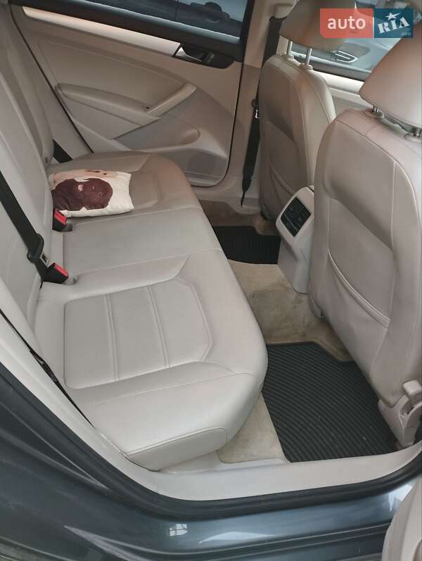 Седан Volkswagen Passat 2012 в Чернигове