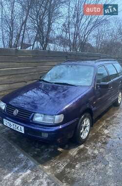 Універсал Volkswagen Passat 1994 в Бобровиці