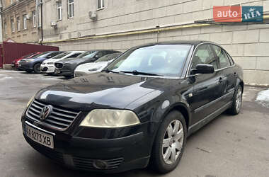 Седан Volkswagen Passat 2002 в Києві