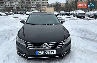 Седан Volkswagen Passat 2015 в Киеве