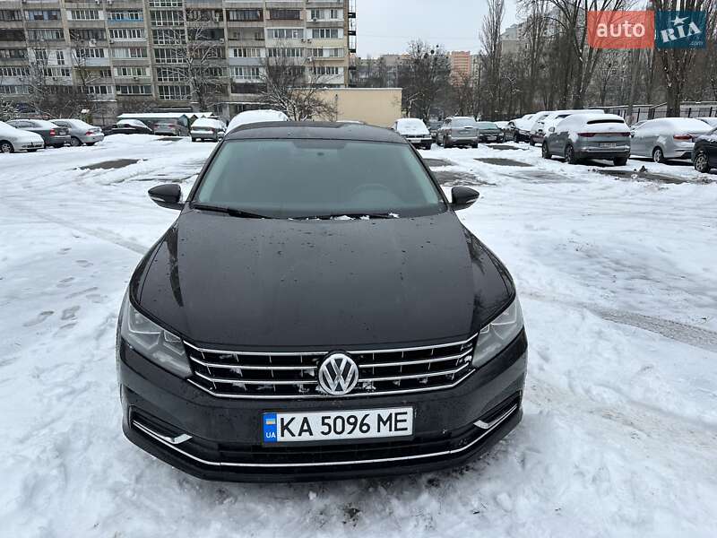Седан Volkswagen Passat 2015 в Киеве