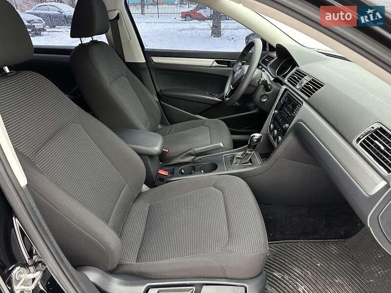 Седан Volkswagen Passat 2015 в Киеве