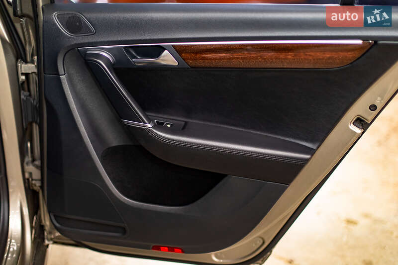 Седан Volkswagen Passat 2012 в Киеве