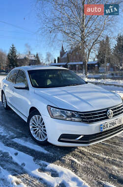 Седан Volkswagen Passat 2016 в Шепетовке