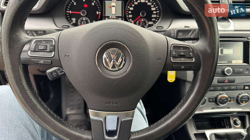 Универсал Volkswagen Passat 2013 в Хмельницком