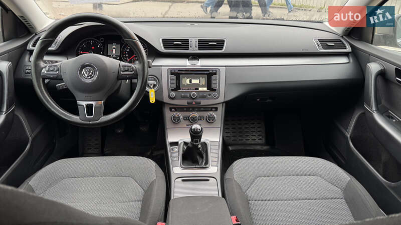 Универсал Volkswagen Passat 2013 в Хмельницком