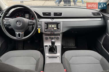 Универсал Volkswagen Passat 2013 в Хмельницком