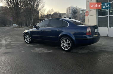 Седан Volkswagen Passat 2004 в Днепре