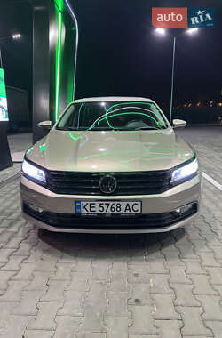 Седан Volkswagen Passat 2015 в Дніпрі