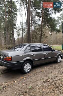 Седан Volkswagen Passat 1992 в Кременці